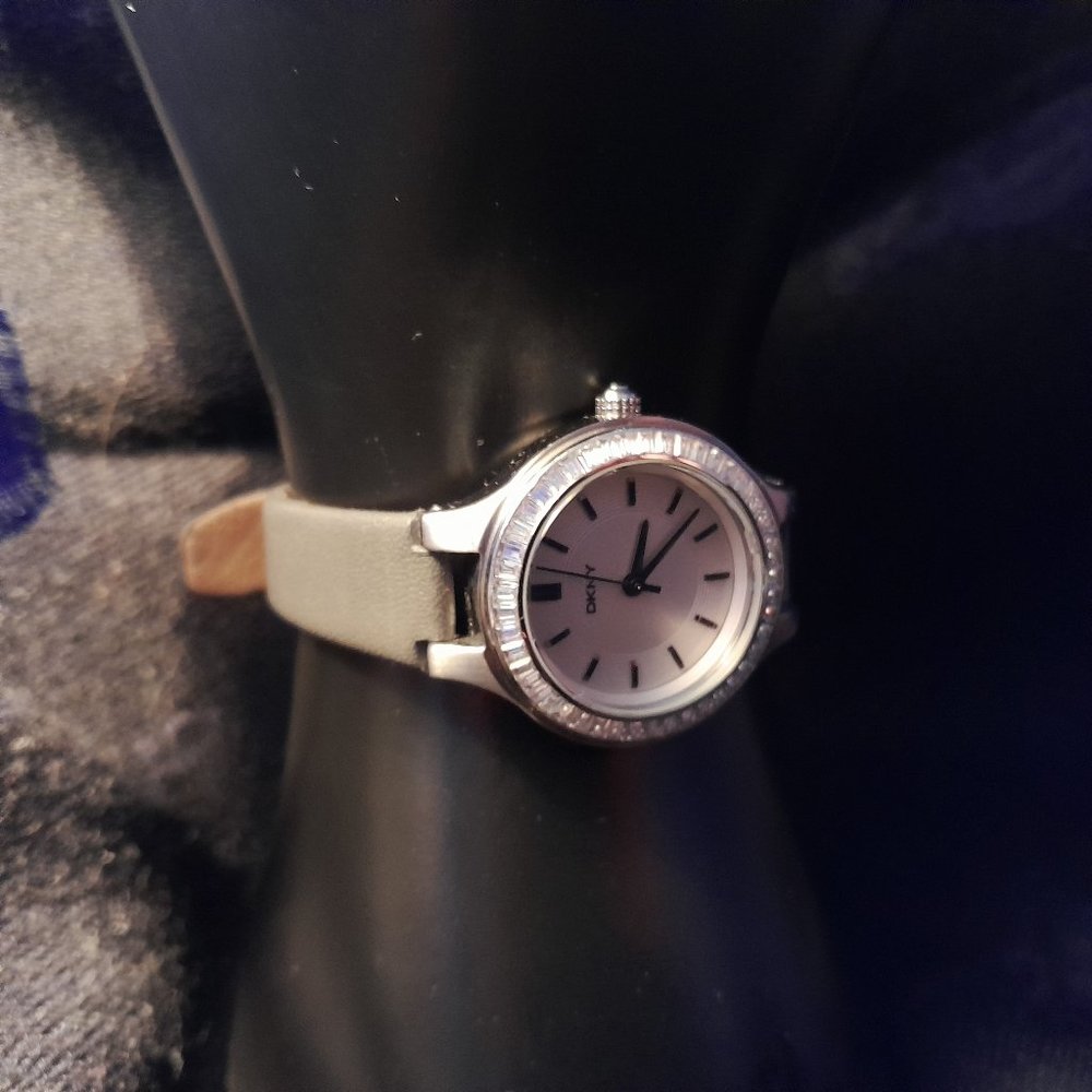 DKNY Chambers Silver Dial Baguette Crystal Faceted Ladies Grey Leather Watch - Picture 5 of 6